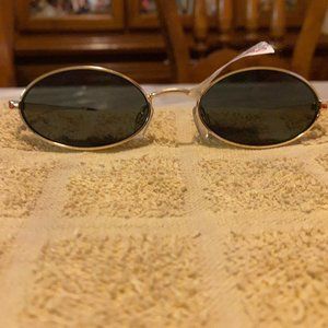 Le Specs Accessories - NWT Le Specs Oval Love Train Gold Sunglasses Le Specs Accessories - NWT Le Specs Oval Love Train Gold Sunglasses